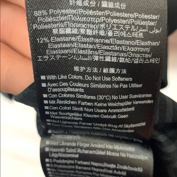 •Under Armour Pullover Light-Weight Sweatshirt• - Picture 4 of 5